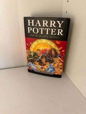 Harry Potter and the Deathly Hallows Hardcover - Black & Red Cover